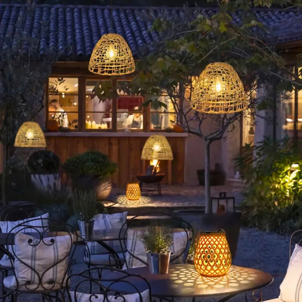Lustre exterieur pour pergola en rotin