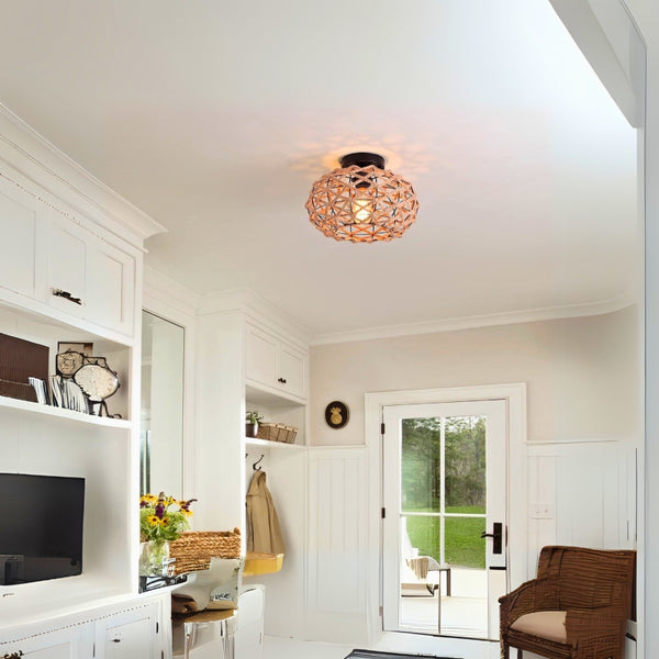 Lustre en corde de chanvre et métal noir suspendu dans un salon moderne